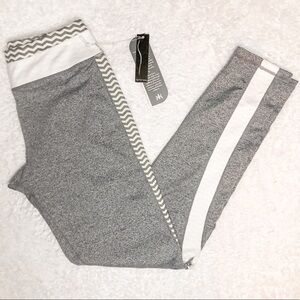 NWT Kyodan Grey & White Chevron and Racer Stripe Side Legging Size Small